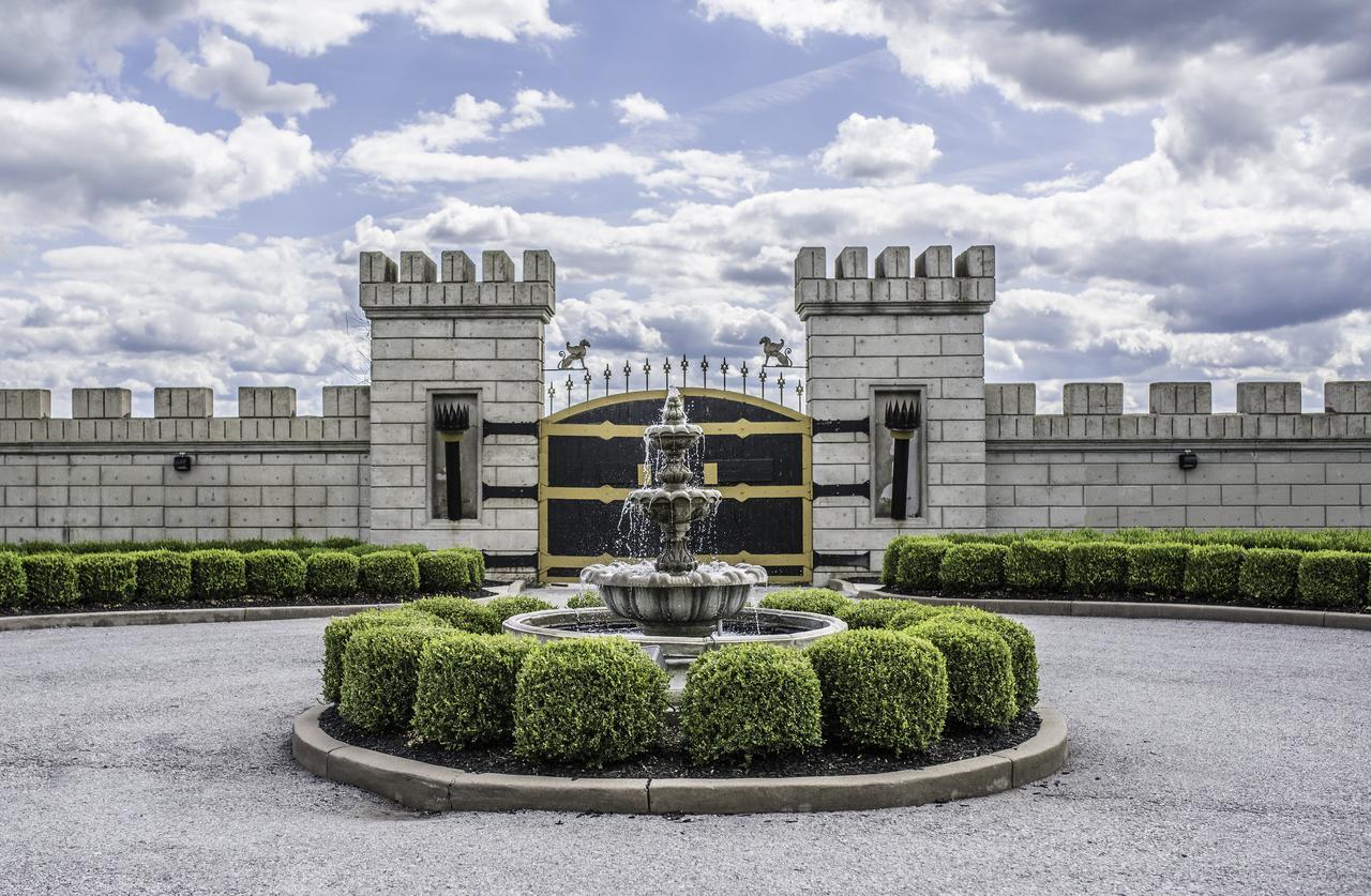 Kentucky Castle Hotel Versailles Exterior foto