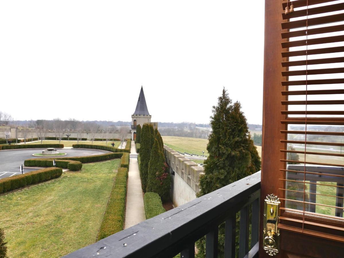 Kentucky Castle Hotel Versailles Exterior foto